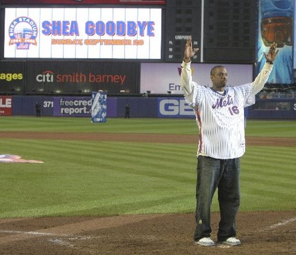 dwight-gooden-at-shea-stadium-2008-45af82ac9e561f41_large.jpg