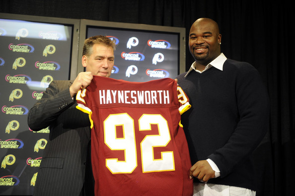 Haynesworth+Signs+Washington+Redskins.jpg