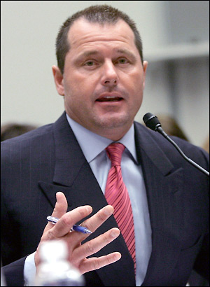 Roger-Clemens-in-court.jpg