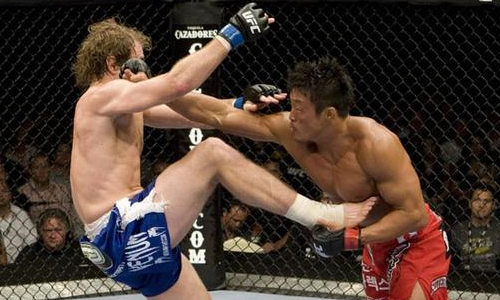 akiyama-belcher-ufc-100.jpg