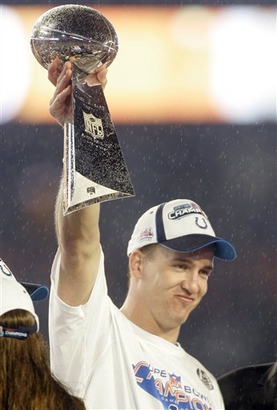 peyton-manning-with-super-bowl-trophy1.jpg