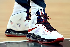 nba_g_lebronx_sneaker_300.jpg